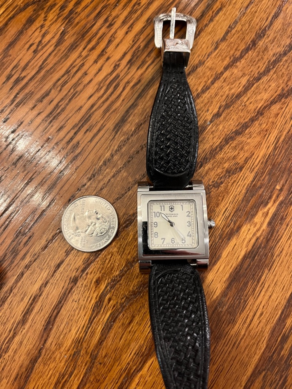 4 watches: Coach Timex Victorinox Swiss Army - Picture 8 of 8